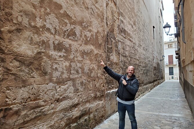 2-Hour Private Walking Tour Through Palma’s Jewish Quarter - Palma’s Jewish past is written between the lines