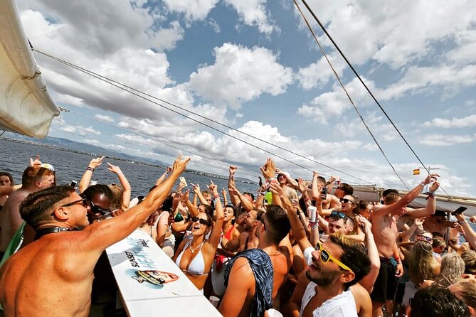 3 Hours Boat Party with 2 Live DJs in Mallorca - Staff, security, and an important caution