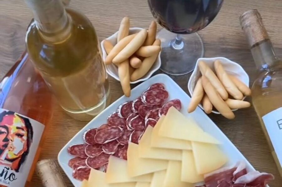 6 out of 72 - Choose your own tasting from 72 wines - Who will enjoy this Algaida wine stop?