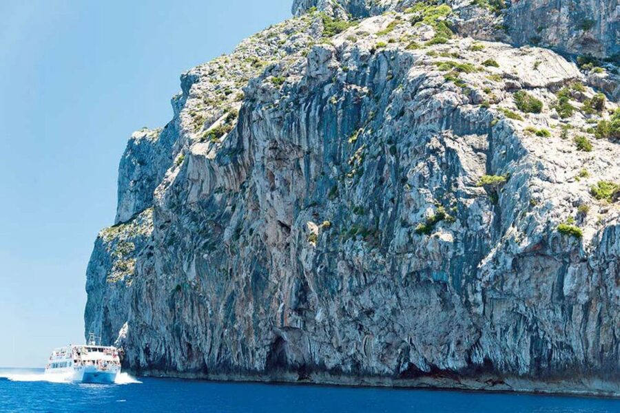 Alcudia: Boat Trip to Cap de Formentor and Formentor - Platja del Coll Baix and the first coastal views