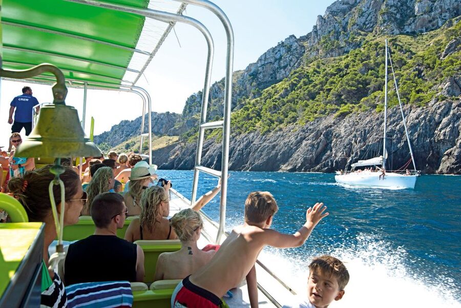 Alcudia: Caves & Coastline Boat Trip w/ Snorkelling - Two swim stops in clear water