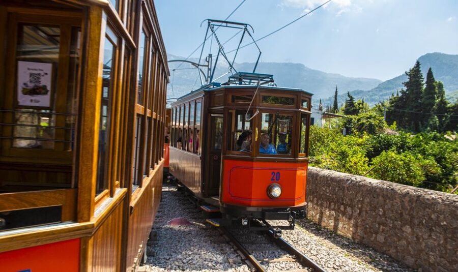 Alcudia/Marratxi: Valldemossa & Soller Tour by Tram & Bus - Port de Sóller: a short seaside pause