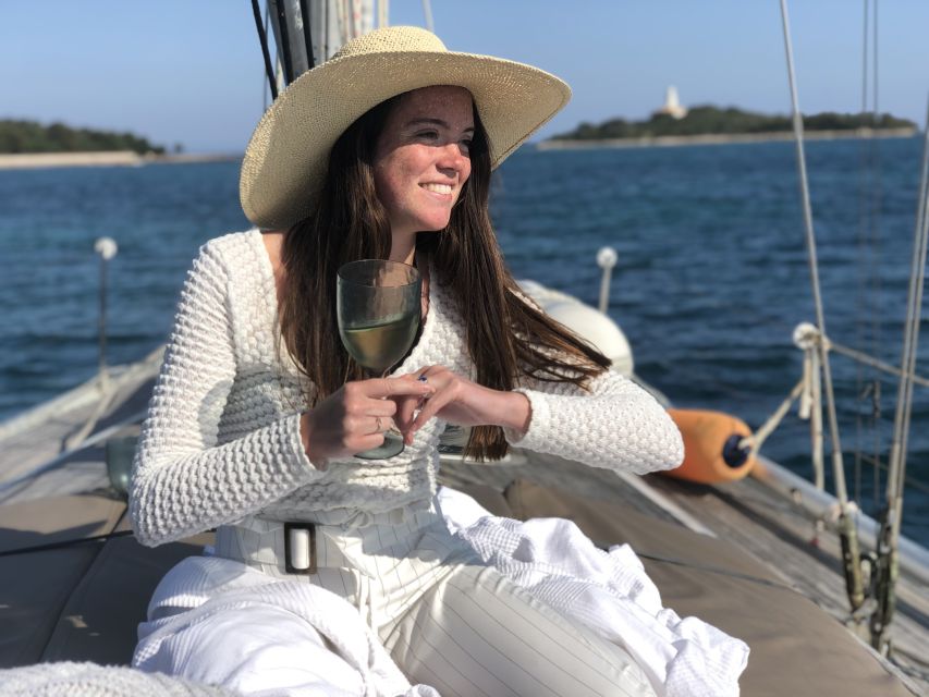 Alcudia: Romantic Sailing Trip with Diner for 2 - Who should book this sailing trip?