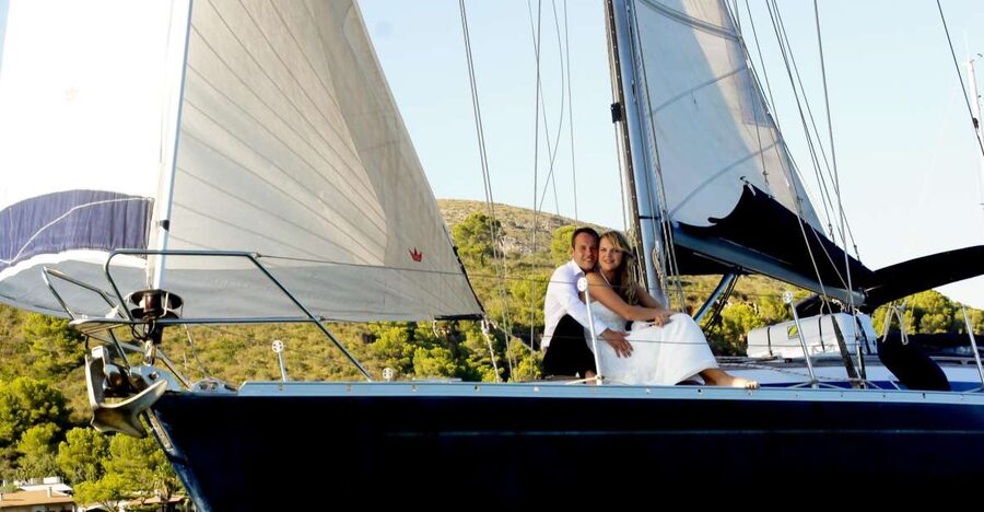 Alcudia: Romantic Sailing Trip with Diner for 2 - Swimming and snorkeling in Alcudia Bay