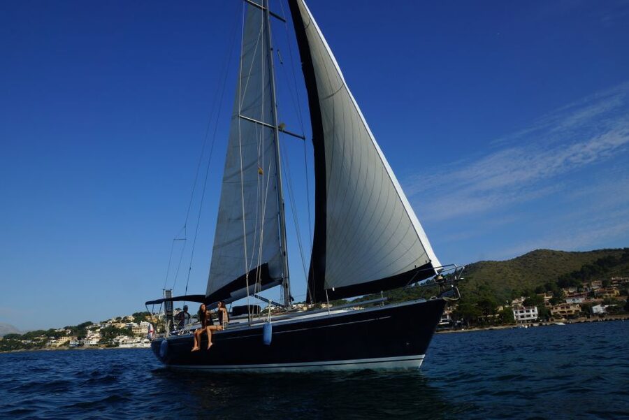 Alcudia: Romantic Sailing Trip with Diner for 2 - Fresh fish, aioli, and a full dinner afloat