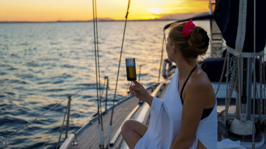 Alcudia: Romantic Sailing Trip with Diner for 2 - What the skipper adds to the experience