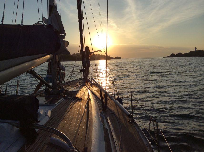Alcudia: Sailing Yacht Excursion with Wine & Tapas - Cala en Gossalba: the main two-hour stop