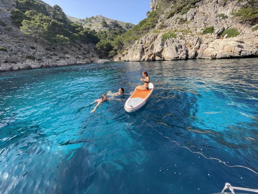 Alcudia: Sailing Yacht Excursion with Wine & Tapas - Getting started at Bonaire or Cocodrilo