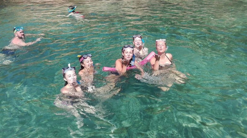 Alcudia: Sea Caves Coves and Snorkeling in small groups - The captain and guide make a difference