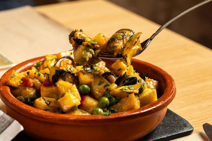 Alcudia: Self-Guided Gourmet Tapas and Wine Tour - Who will enjoy this most
