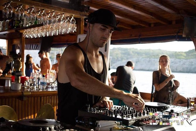 Barca Samba: The best boat experience in Mallorca - Playa de Palma and the first hour at sea