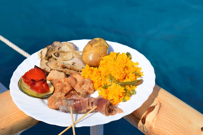Barca Samba: The best boat experience in Mallorca - Drinks, music, and the social mood