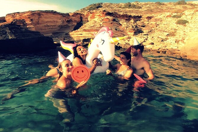 Beach Tours Mallorca. The Happy Vans. - The first cove requires a short walk