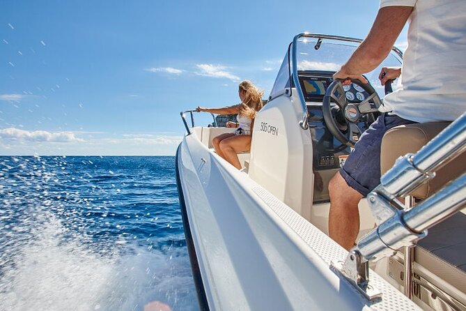 Boat rental without license - B520 'Neptuno' (5p) - Can Pastilla - Taking the wheel without a license