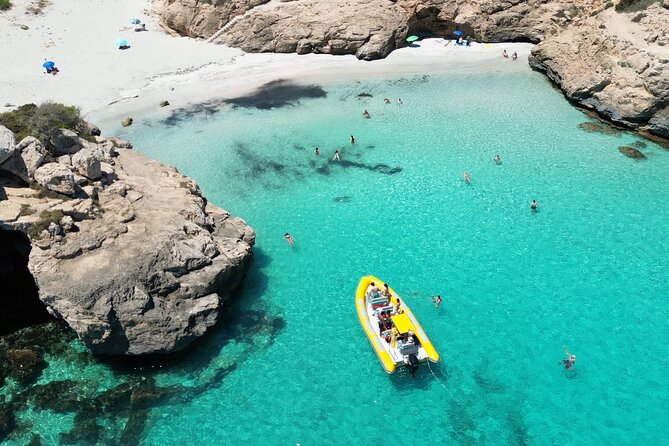 Boat tour Cala Figuera, Es Pontas, Caló de Moro, Cala Marmols - Es Pontas and the first coastal views