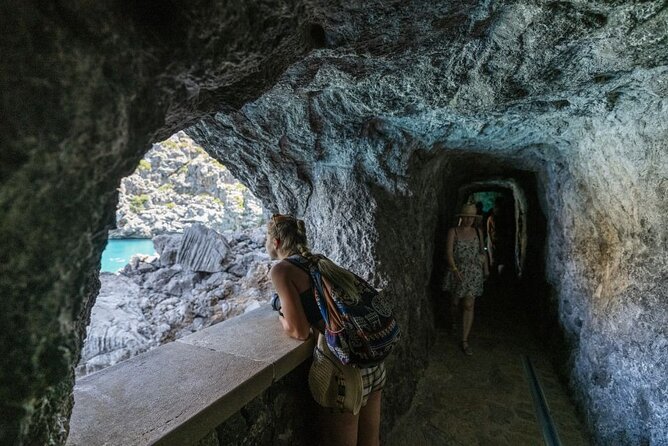 Boat, Tram and Train Tour in Mallorca from the South - The wooden train through the Tramuntana
