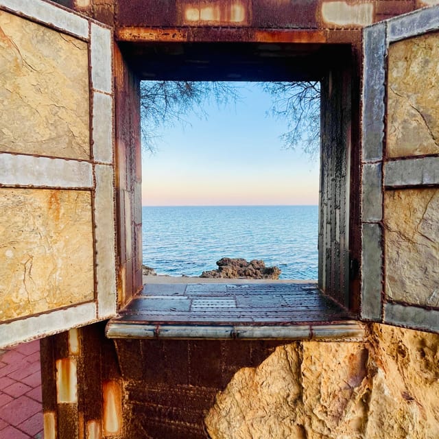 Cala Millor: AdventureDate, fun game, city walk for couples - Starting near the beach and finding the route