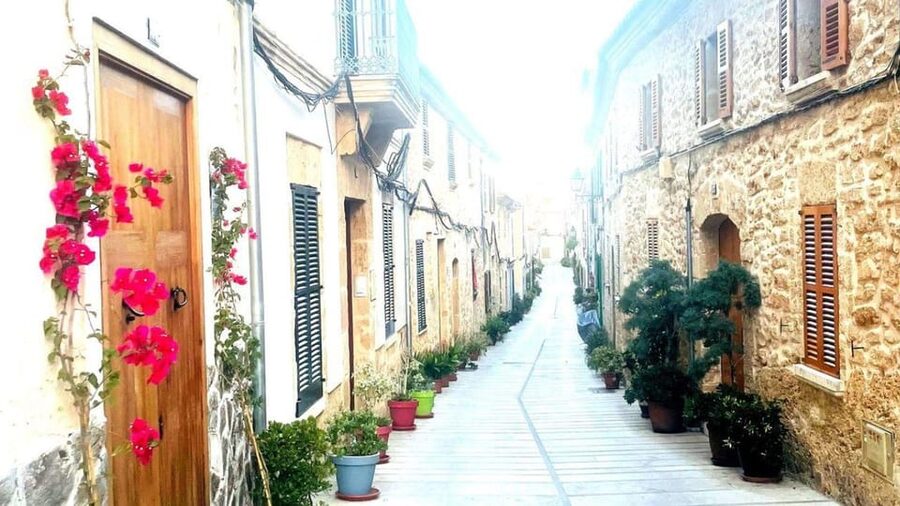 Can Picafort: FunForTwo, couple adventure game and city walk - Starting Near the Beach and Town Center