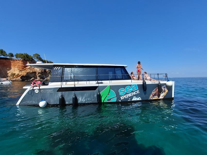 CATAMARAN ECO EXPERIENCE at Palma Bay - A quiet start from Real Club Náutico de Palma