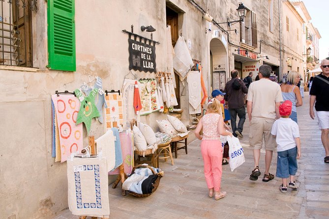 Discover Alcudia old town on a private walking tour - What the private guide adds