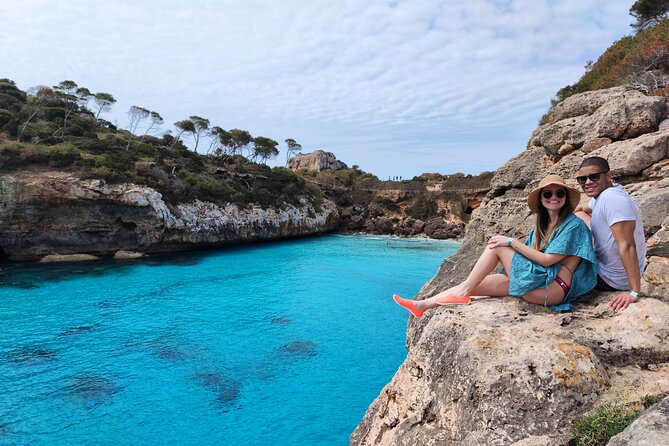 Discover Cala des Moro and S’Almunia the smart way - What the beach equipment adds to the price