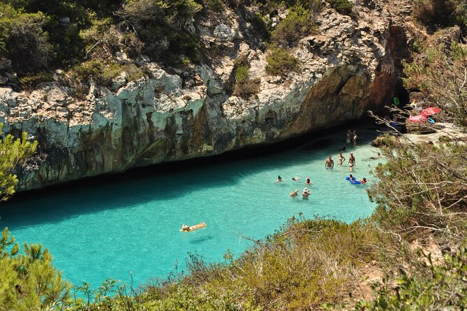 Discover Cala des Moro and S’Almunia the smart way - Cala des Moro: famous water and a demanding approach