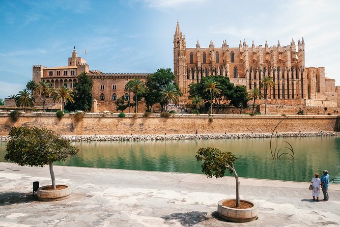 Discover the major cultural attractions of Palma De Mallorca on a Private Tour - A four-hour route through Palma’s changing past