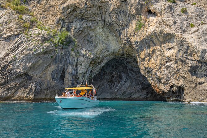 Enjoy crystal clear waters for 2 hours - Leaving Alcúdia for a quiet two hours at sea