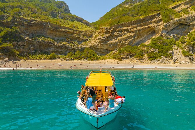Enjoy crystal clear waters for 2 hours - Who will enjoy this Alcúdia boat trip most?