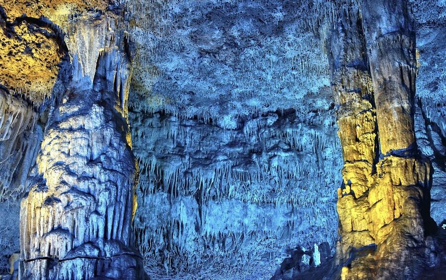 From Alcúdia: Dinosaurland and Hams' Caves Half-Day Trip - How the two attractions fit together