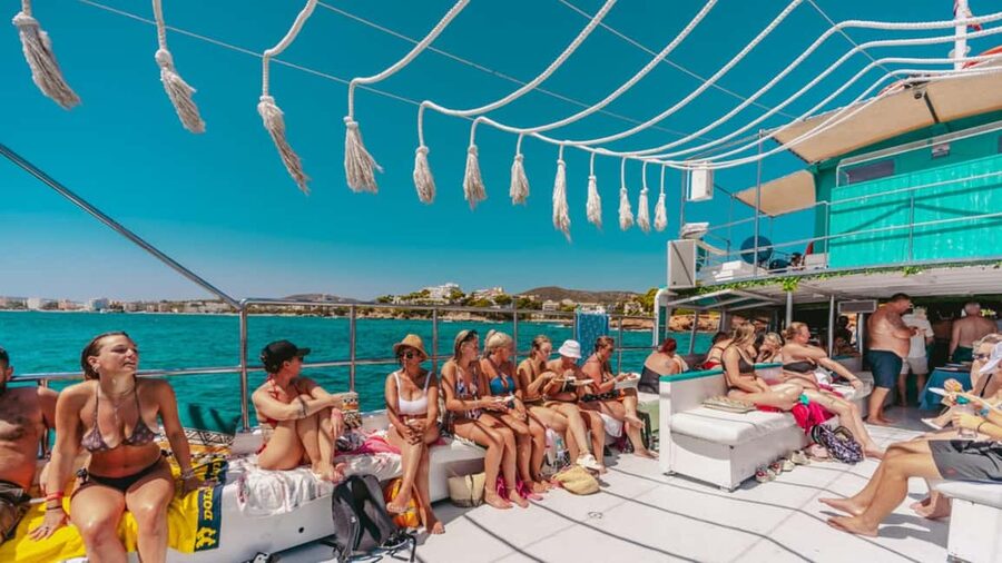 From Magaluf: Palma Bay Sightseeing Cruise with Live Music - Seeing Palma Cathedral from the water