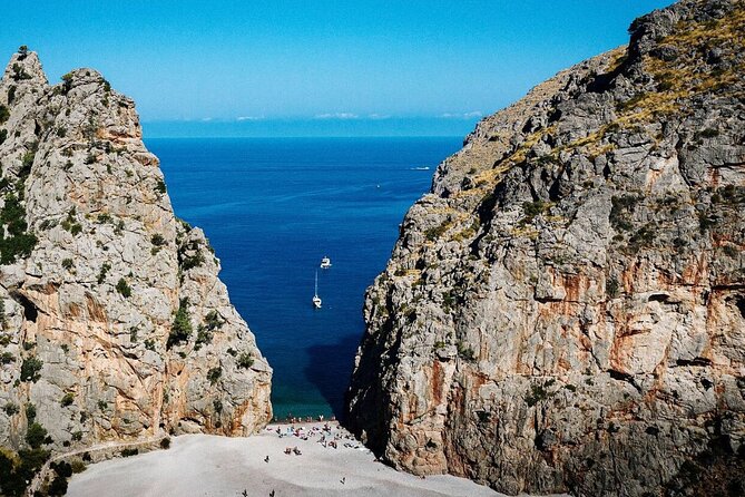 Full Day Tour to the Island of Mallorca - Guide style and the language issue