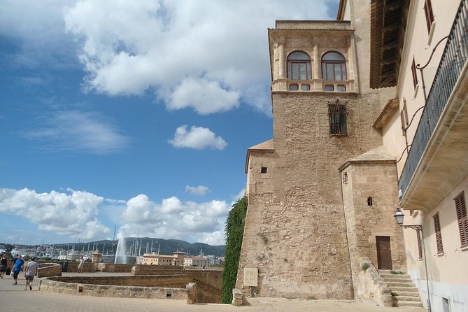 Gaudí and Modernist Art: Guided Tour in Palma de Mallorca - The guide can make or break the architecture walk