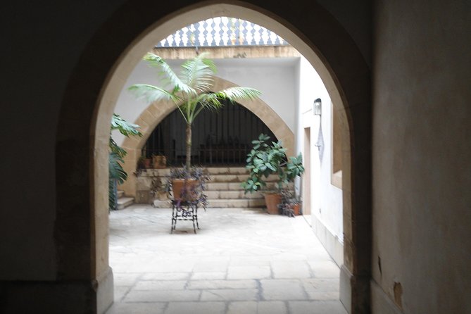 Gaudí and Modernist Art: Guided Tour in Palma de Mallorca - What the private format changes