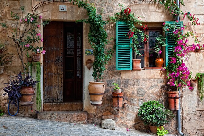 Guided Route through Palma with Cathedral and visit to Valldemossa (4H) - Inside Mallorca Cathedral for 45 minutes