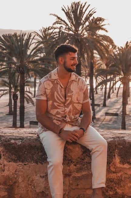 Instagram tour in Palma de Mallorca with a private photographer - Getting natural photographs without knowing how to pose