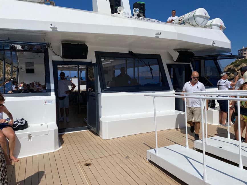 Mallorca: 3.5-Hour Boat Trip with Swimming and Snorkeling - The onboard atmosphere, from quiet sunbathing to party energy
