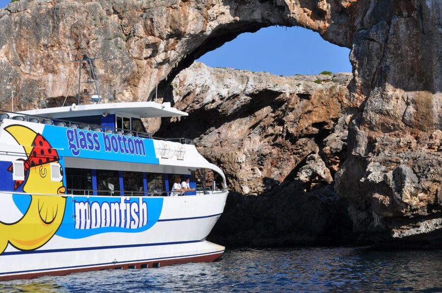 Mallorca: 4-Hour Eastern Coast Catamaran Cruise - Pirate Cave and the first coastal sights