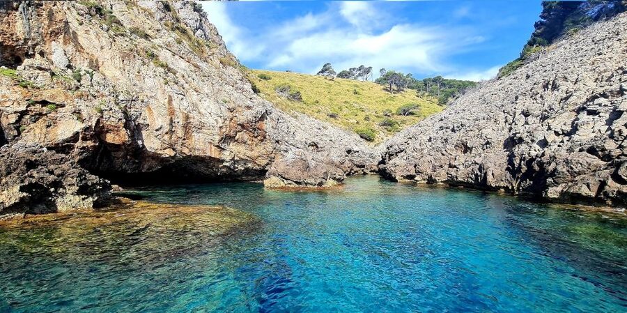 Mallorca Alcudia: Jack Sparrow Cave Jet Ski Tour - A fast route from Alcudia port to Jack Sparrow Cave