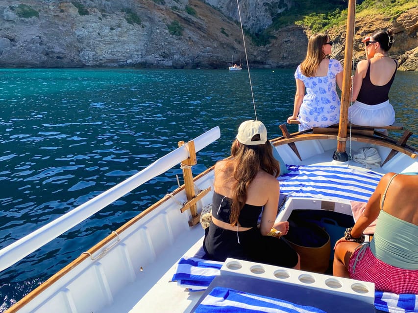Mallorca: Alcudia, Private Boat Tour. - Punta Corrent and the rhythm of a small boat