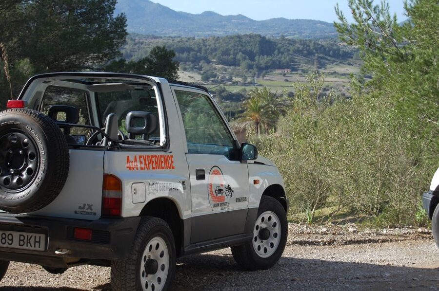 Mallorca: Beach and Mountain 4X4 Tour - Taking the wheel on Mallorca’s mountain roads