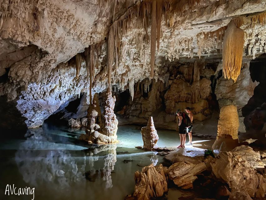 Mallorca: Beach Inside the Cave Tour - What the small group changes