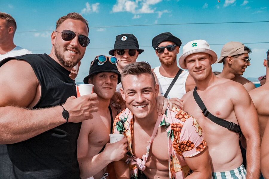 Mallorca: Boat Party with DJ, Buffet and Entertainment - Who will enjoy this boat party?