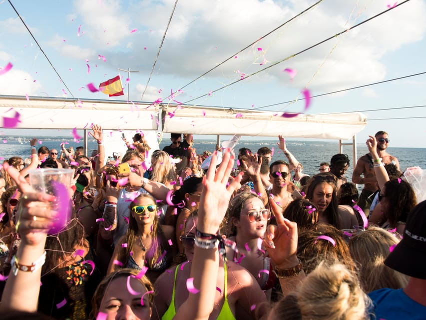 Mallorca: Boat Party with Live DJs, Lunch, & Nightclub Entry - Paella lunch and onboard drinks