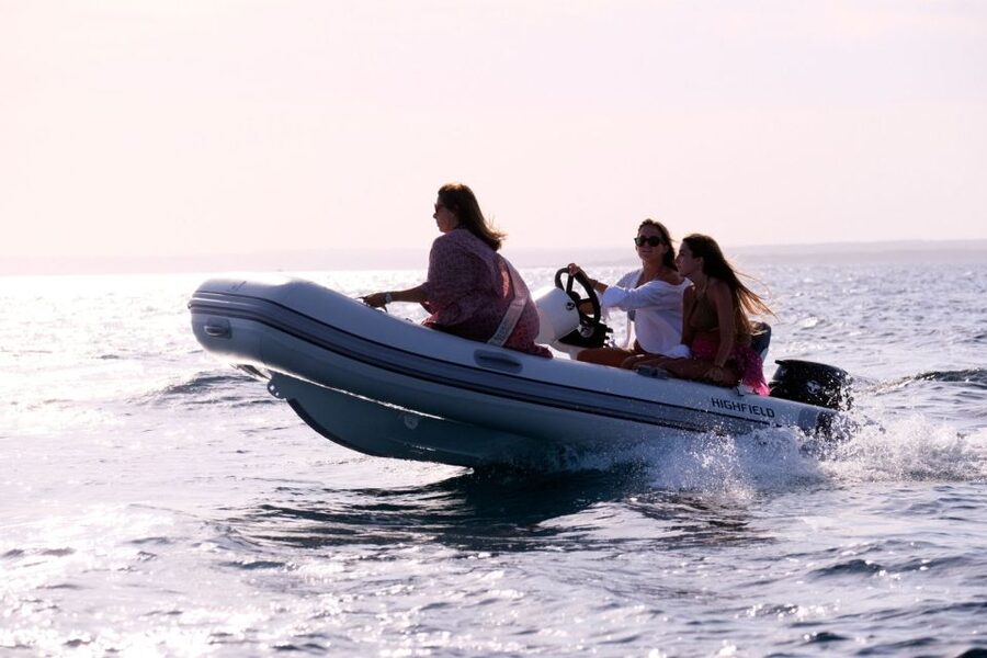 Mallorca. Boat Rental . Dare to explore - Es Trenc: the main swimming and snorkeling stop