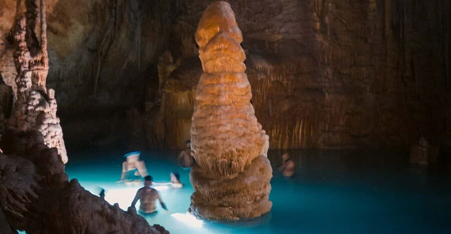 Mallorca: Cala Romántica Cliff Hike and Sea Cave Tour - The quiet cove and the equipment change