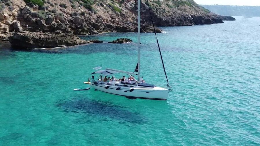 Mallorca: Cala Vella Boat Tour with Swiming, Food, & Drinks - Afternoon route: Cueva Verde first