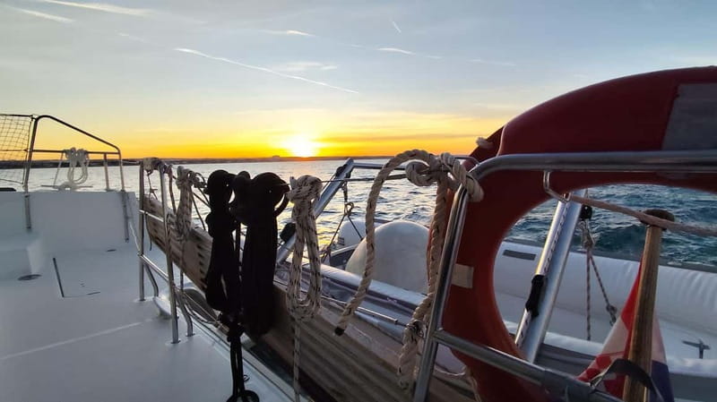 Mallorca: Catamaran Boat Tour with Tapas - A small catamaran, not a crowded party boat