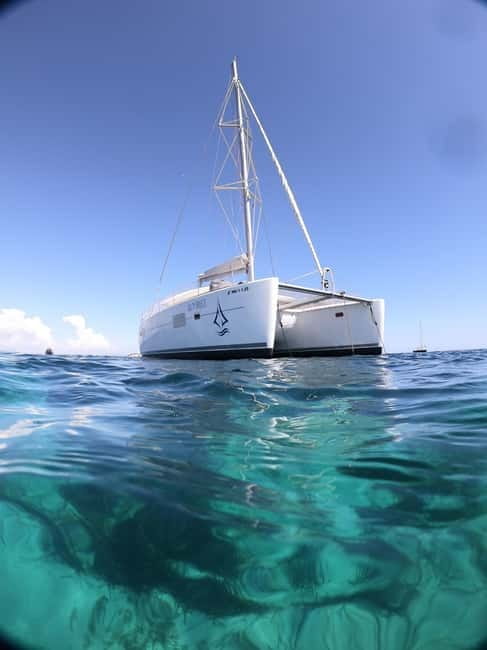 Mallorca: Catamaran Boat Tour with Tapas - Cruising past the southwest coast