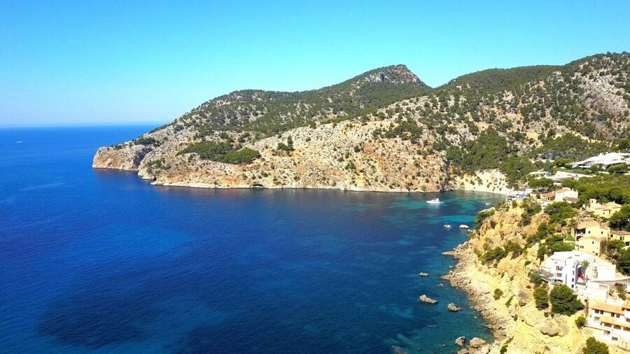 Mallorca: Catamaran Coastal Cruise with Lunch - Leaving Santa Ponsa for the southwest coast